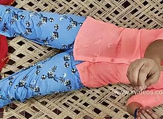 today's exclusive desi girl pussy licking session