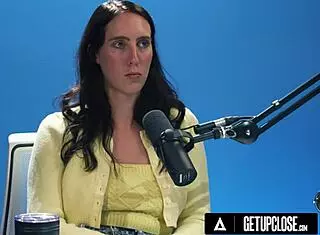 Up Close - How Women Orgasm With The Passionate Cadence Lux Solo Female Masturbation Full Scene