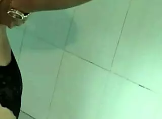 e trang nguyen bigo exposes pussy when bathing