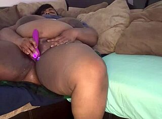 Amatir Ebony Masturbasi Di Sofa
