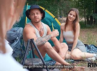 아내들 교환 림밍과 강한 애널 숲 캠프에서