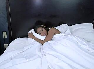 Заваренико, защо чукаш 18+ задника ми?