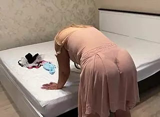 The MILF Agreed to Pull on Herself