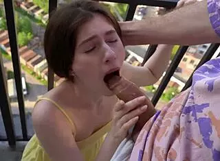 I caught cute Hot Pearl near the elevator! 🔥