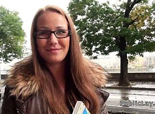 Brună maghiară futută POV după agățare pe stradă