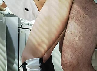 Fant zamenja kuhanje za igro s kumaro ob kosilu