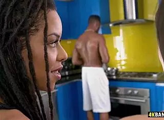 Kira Noir dobiva ogromen BBC v divji anal