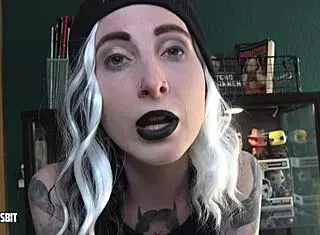 Exhibitionism challenge lou nesbit lia louise