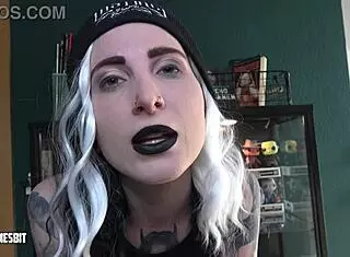 Exhibitionism challenge lou nesbit lia louise