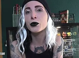 Exhibitionism challenge lou nesbit lia louise