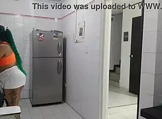 Latina Empleada Chupa Verga Masturba Coño