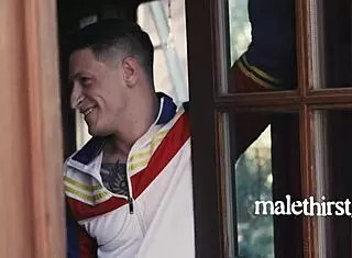 Straight guy seduced by gay 😏