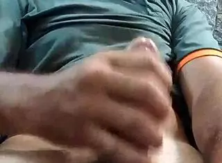 i masturbate during mature massage session with intense pleasure