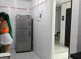 Latina Empleada Chupa Verga Masturba Coño