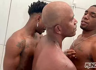 i'm chupando pene con la lengua, teasing it so good