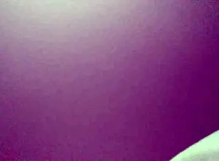 Молодой парень жестко скачет на белом члене