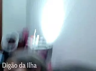 Rdečelaska in biseksualne punce v vročem spalniškem trojčku. Divje skupinsko delovanje z intenzivnimi pihanji!