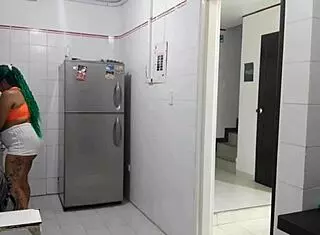 Latina Empleada Chupa Verga Masturba Coño