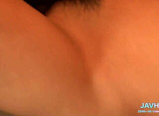 Молодая 18+ японка получает кремпай в дикой поездке на такси.