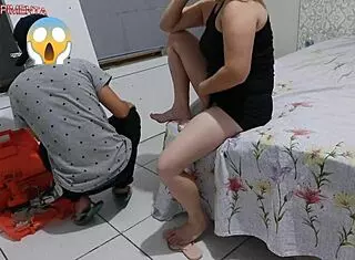 Amateur seduces installer with blowjob in shop