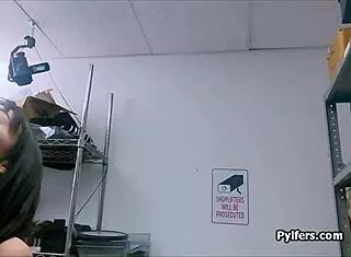 Kalapálja a parfüm-lopó latin bombázót!