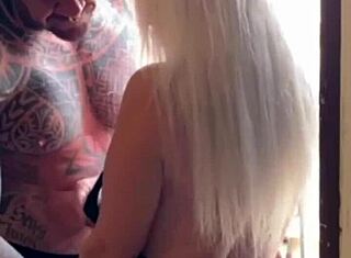 Am găsit un tip musculos mare și mă fut tare - blondie fesser