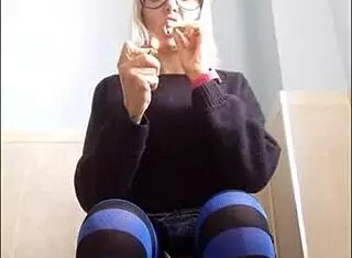 Smokin Hot Babe In Miniskirt Shows Ass Fetishly