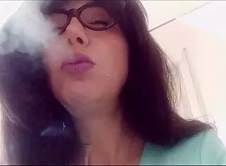 Smokin Hot Babe In Miniskirt Shows Ass Fetishly