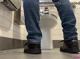 Wanna see bouncing boobs and dirty feet pissing?