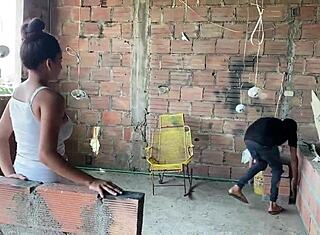 Először dugom meg a főnököm hatalmas punciját és elélvezek benne.