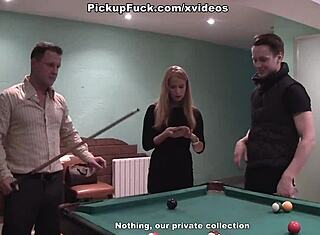 Aku Telanjang Demi Uang Jadi Guru Kuliah yang Seksi.