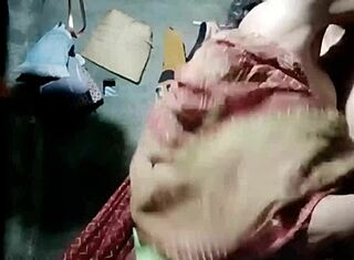 ¡Joder, qué calor! Besos sexys se vuelven salvajes con india delgada en vídeo HD oculto