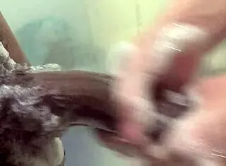 Маленькая блондинка сводная сестра соблазняет сводного брата в ванной для интенсивного ББК действия