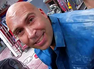 French amateurs fuck in garage.