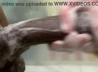 Маленькая блондинка сводная сестра соблазняет сводного брата в ванной для интенсивного ББК действия