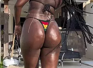 Pool Cleaner Makes Latina Squirt With Big Cock