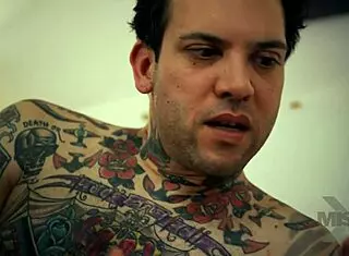 solo teen babe masturbating to orgasm closeup?