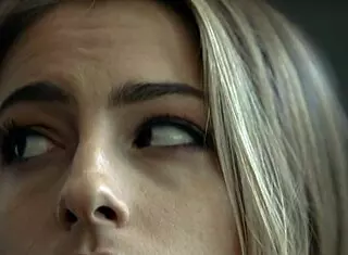 solo teen babe masturbating to orgasm closeup?