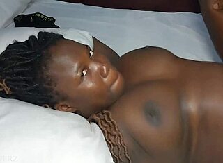 Дугачки курац ме тера да штрцнем јако