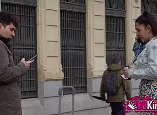 lost in madrid, nuria needs a man to help her find her way around the city