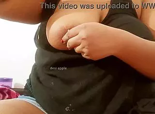 Srilankan lady showing natural boobs 😍 big tits ass