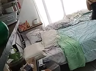 milf madurita cleaning her room, hidden cam 😏