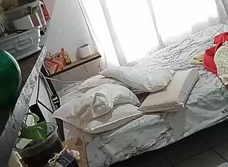 milf madurita cleaning her room, hidden cam 😏