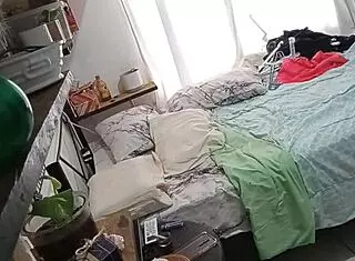 milf madurita cleaning her room, hidden cam 😏