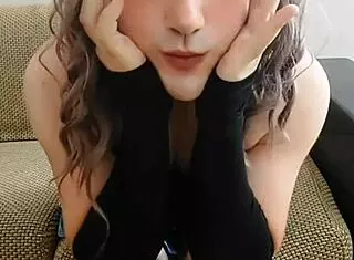 Big white ass crossdresser twerking