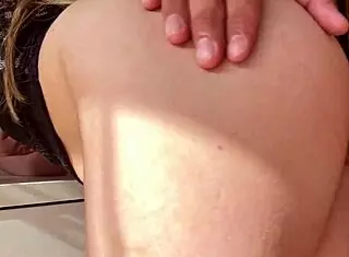 Hijastra ayuda a que termine de correrme ella tiene un cuerpo perfecto para ser follado todavia no me creo que folle a esta chica.