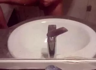 Young guy jerks off solo 😏