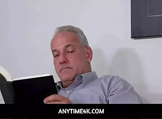 horny stepbrother gets instructed to fuck cute gamer girl honey hayes