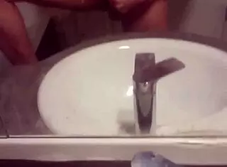 Young guy jerks off solo 😏