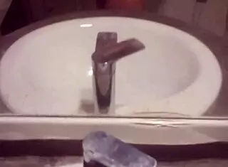 Young guy jerks off solo 😏